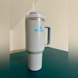 40 oz Stanley Quencher in color Fog- used